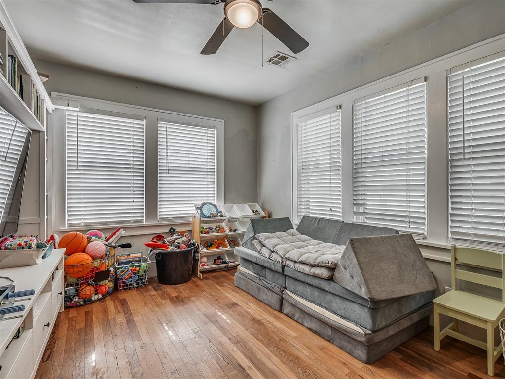 1012 S Williams Avenue