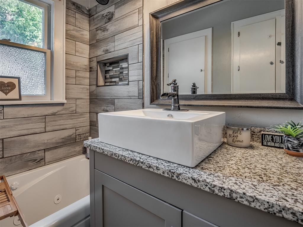 1012 S Williams Avenue