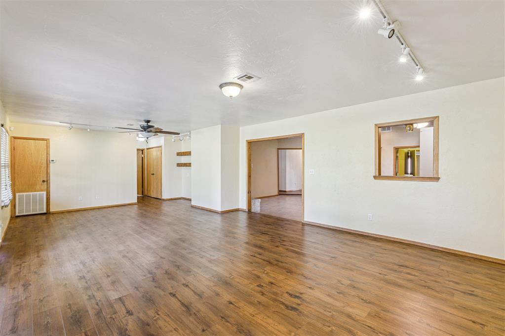 3500 N Broadway