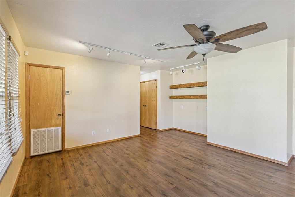 3500 N Broadway