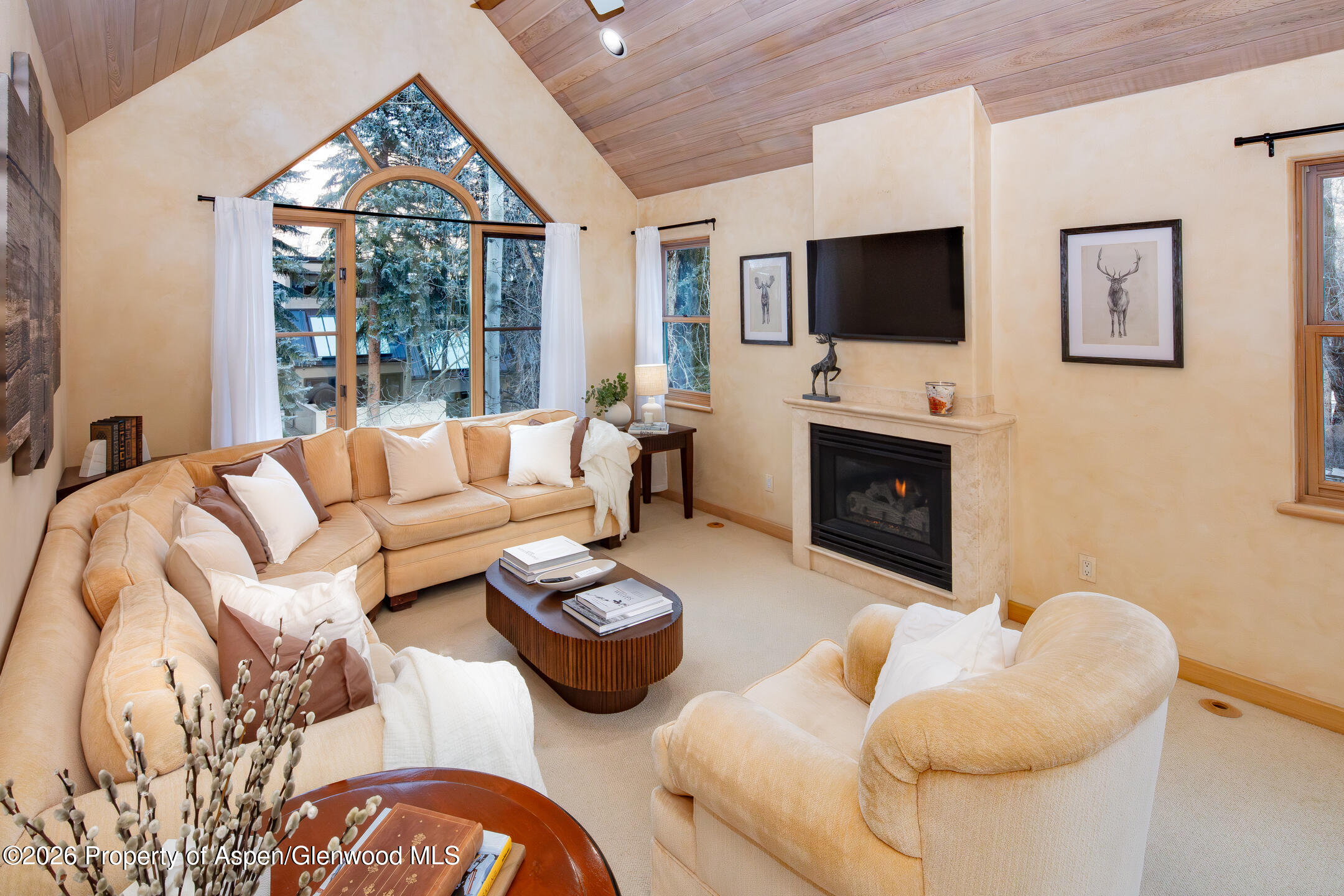 333 W Hopkins Avenue