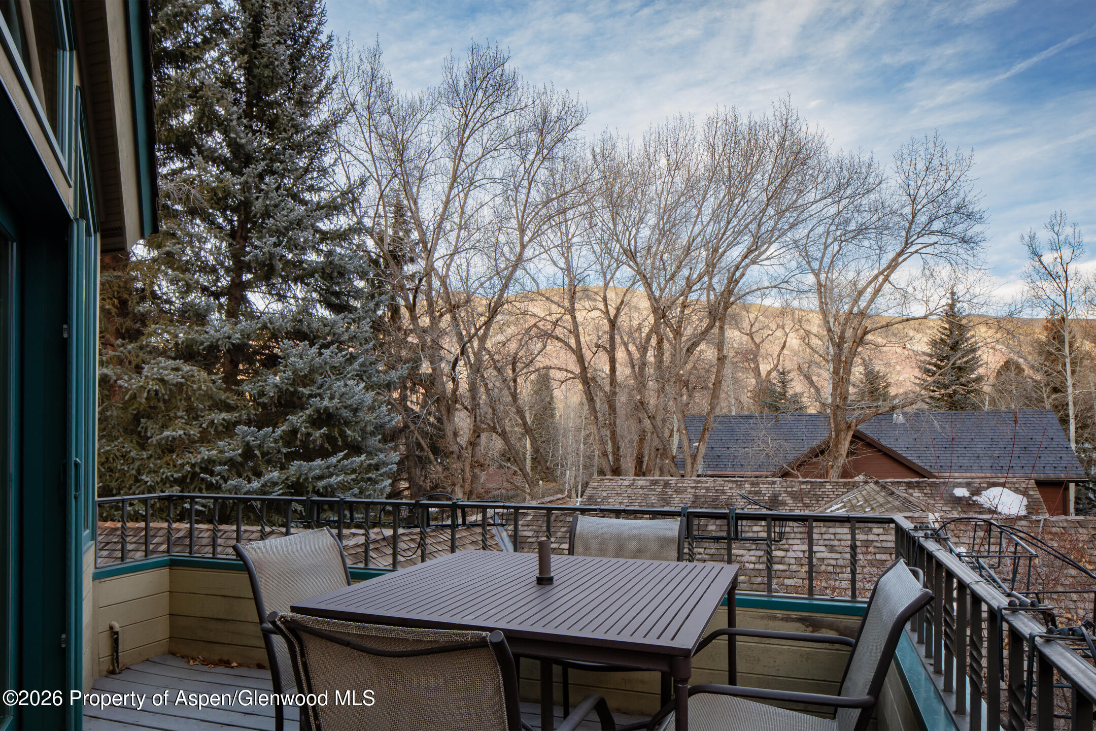 333 W Hopkins Avenue