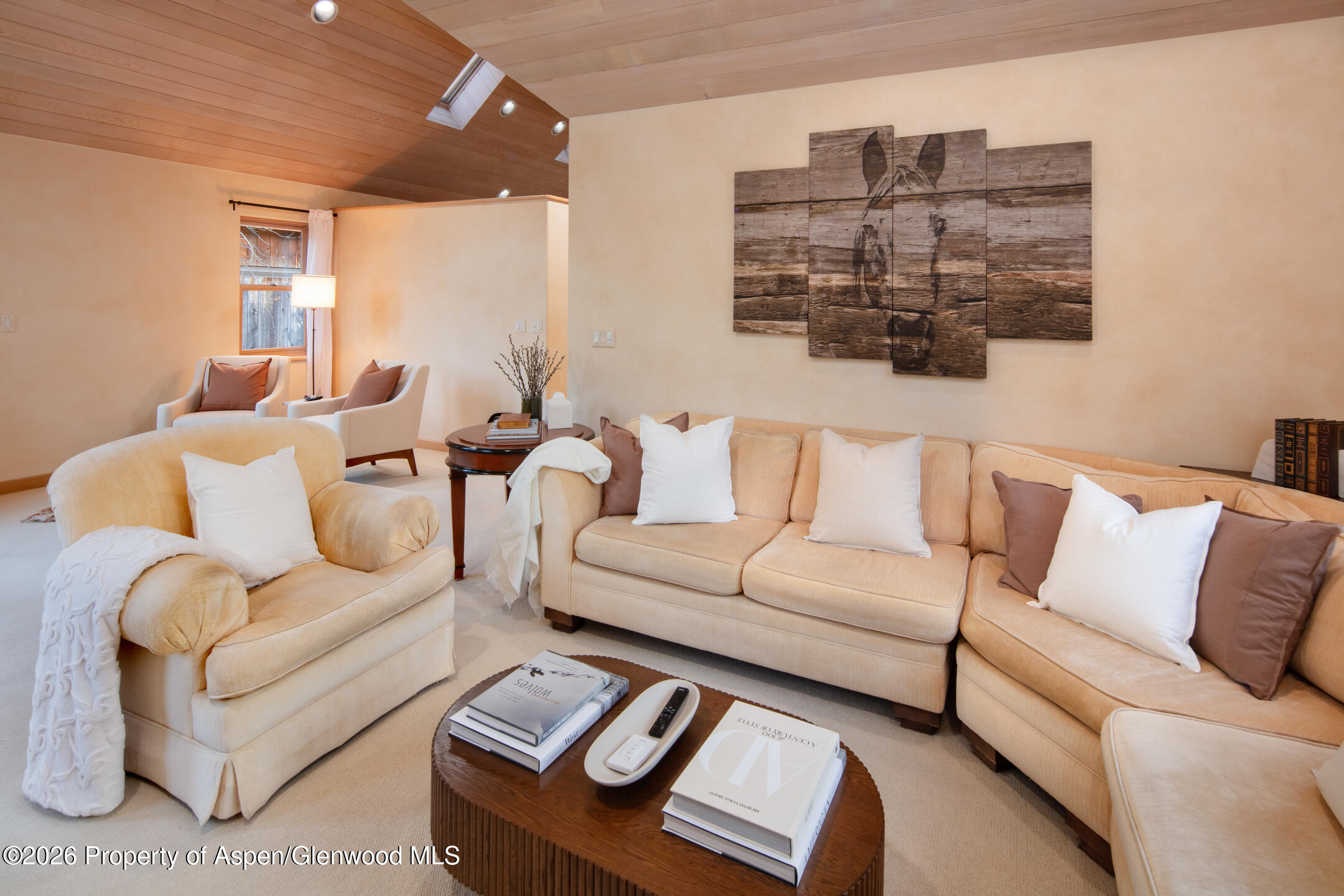 333 W Hopkins Avenue