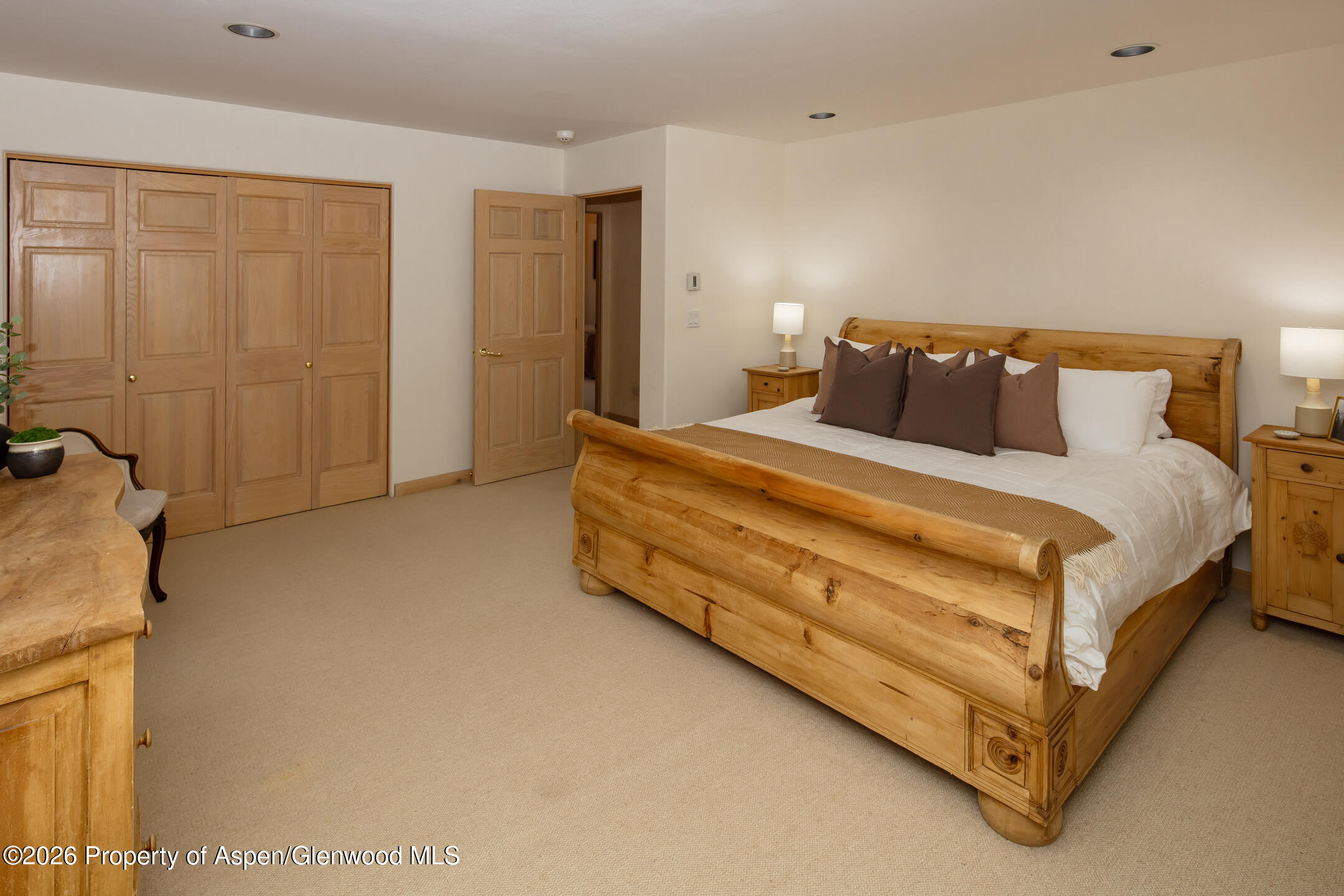 333 W Hopkins Avenue