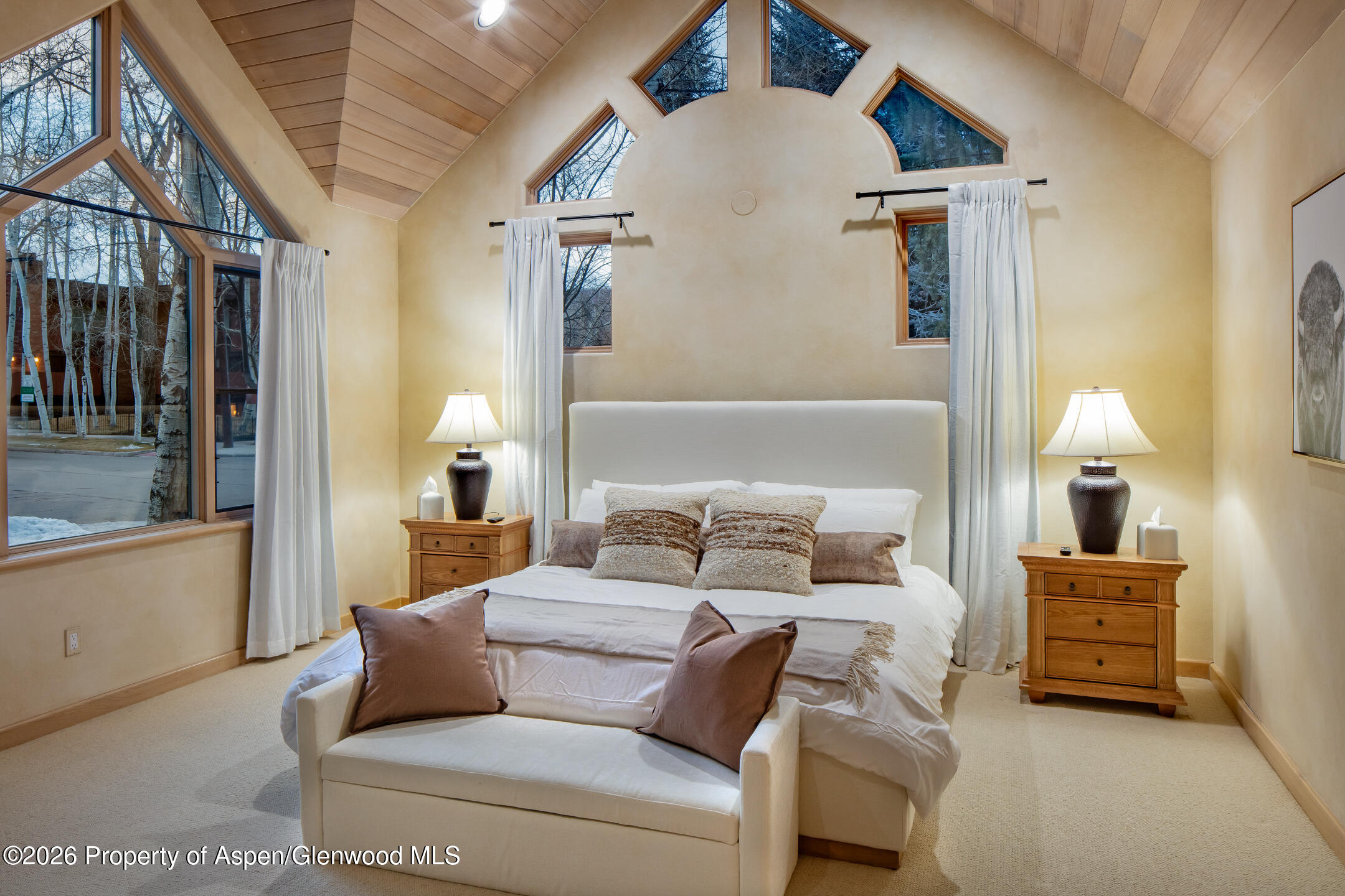 333 W Hopkins Avenue