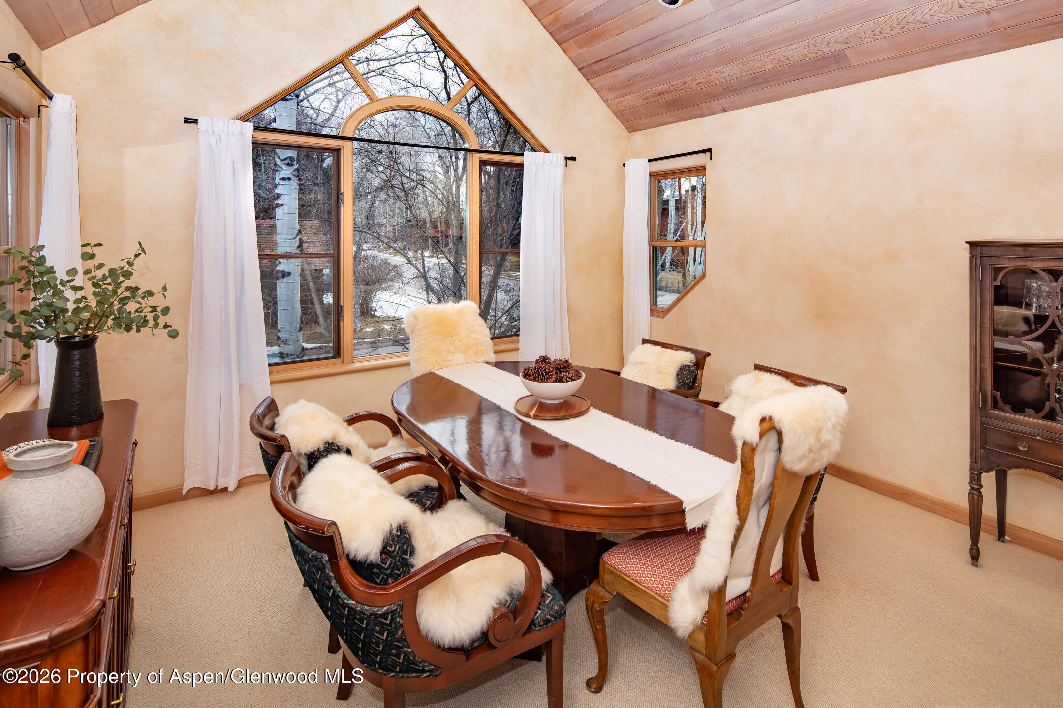 333 W Hopkins Avenue