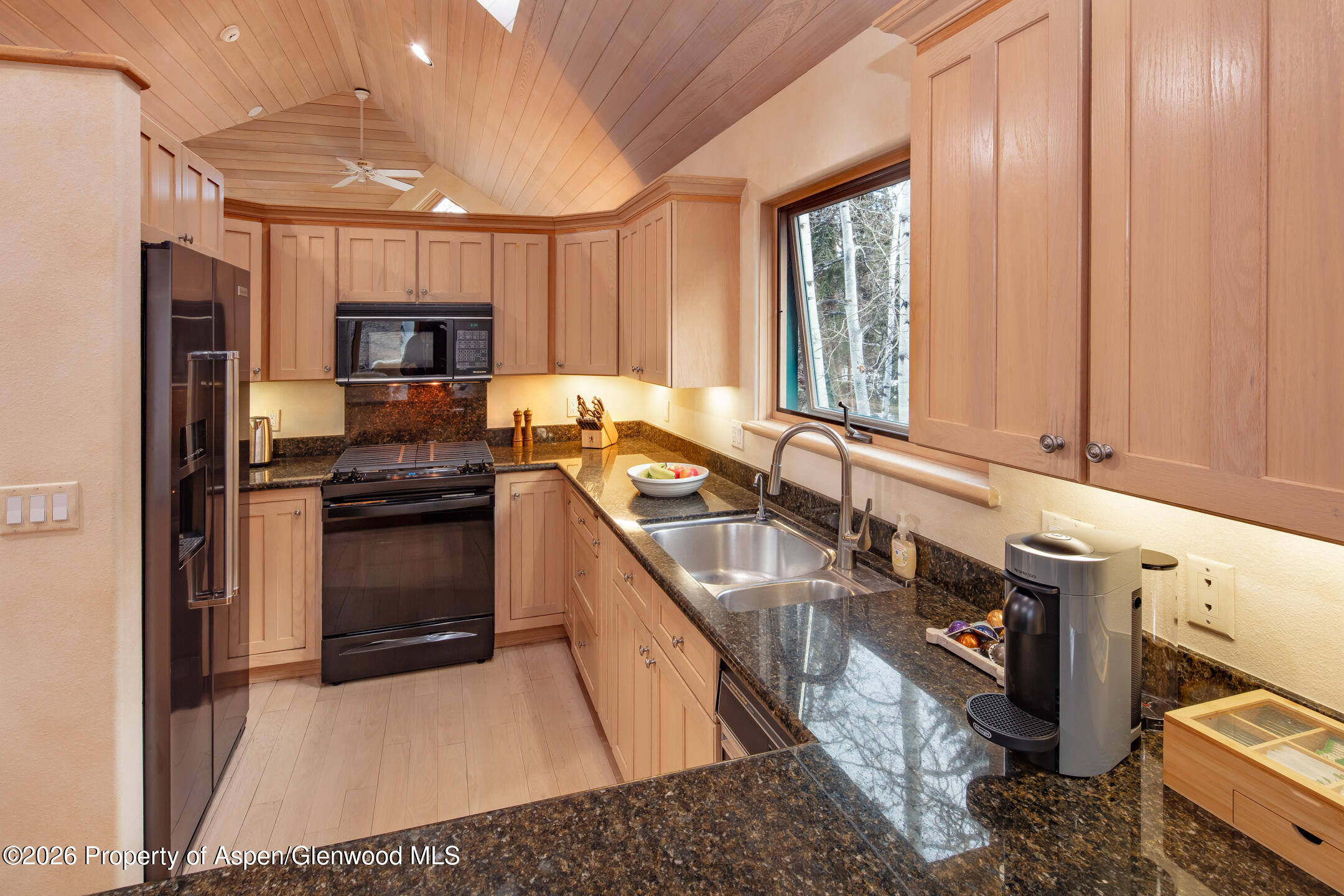 333 W Hopkins Avenue