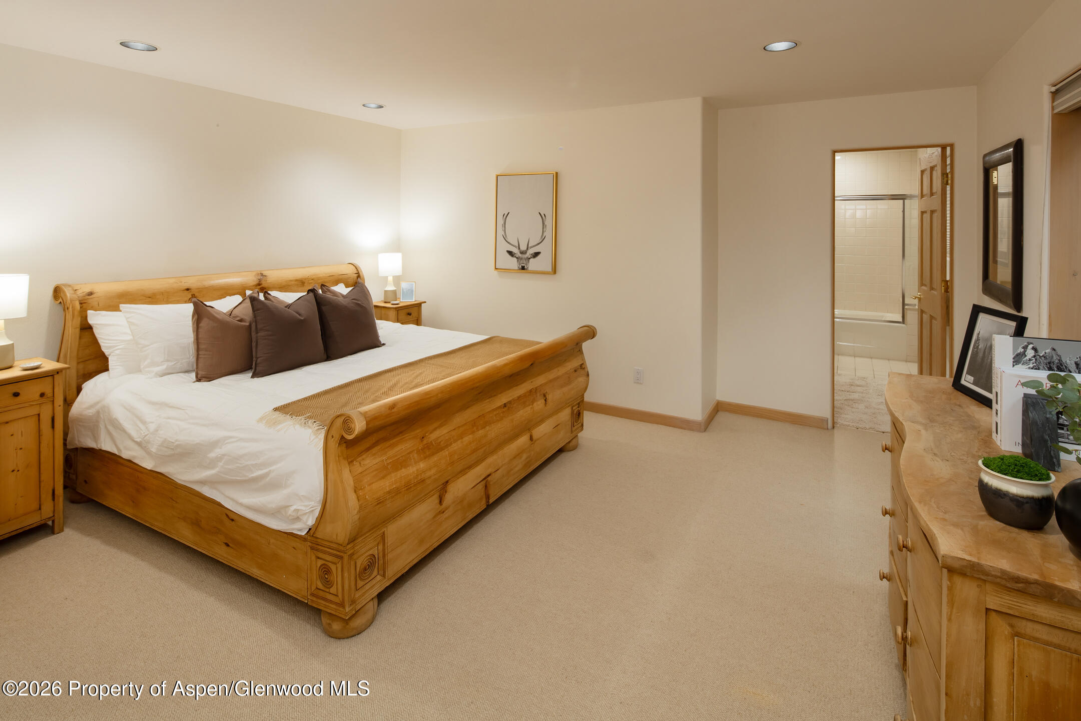 333 W Hopkins Avenue