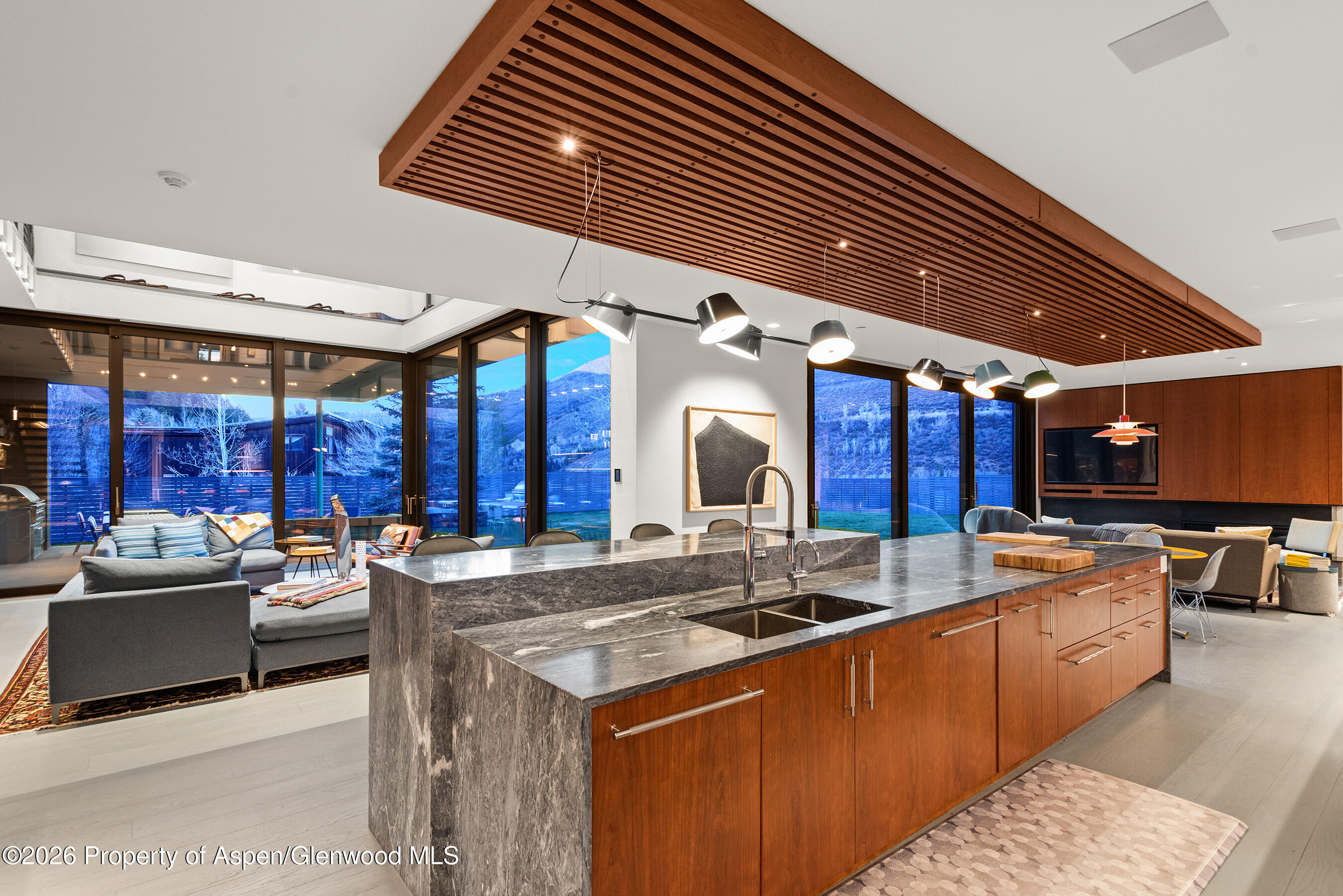 1350 Mountain View Drive