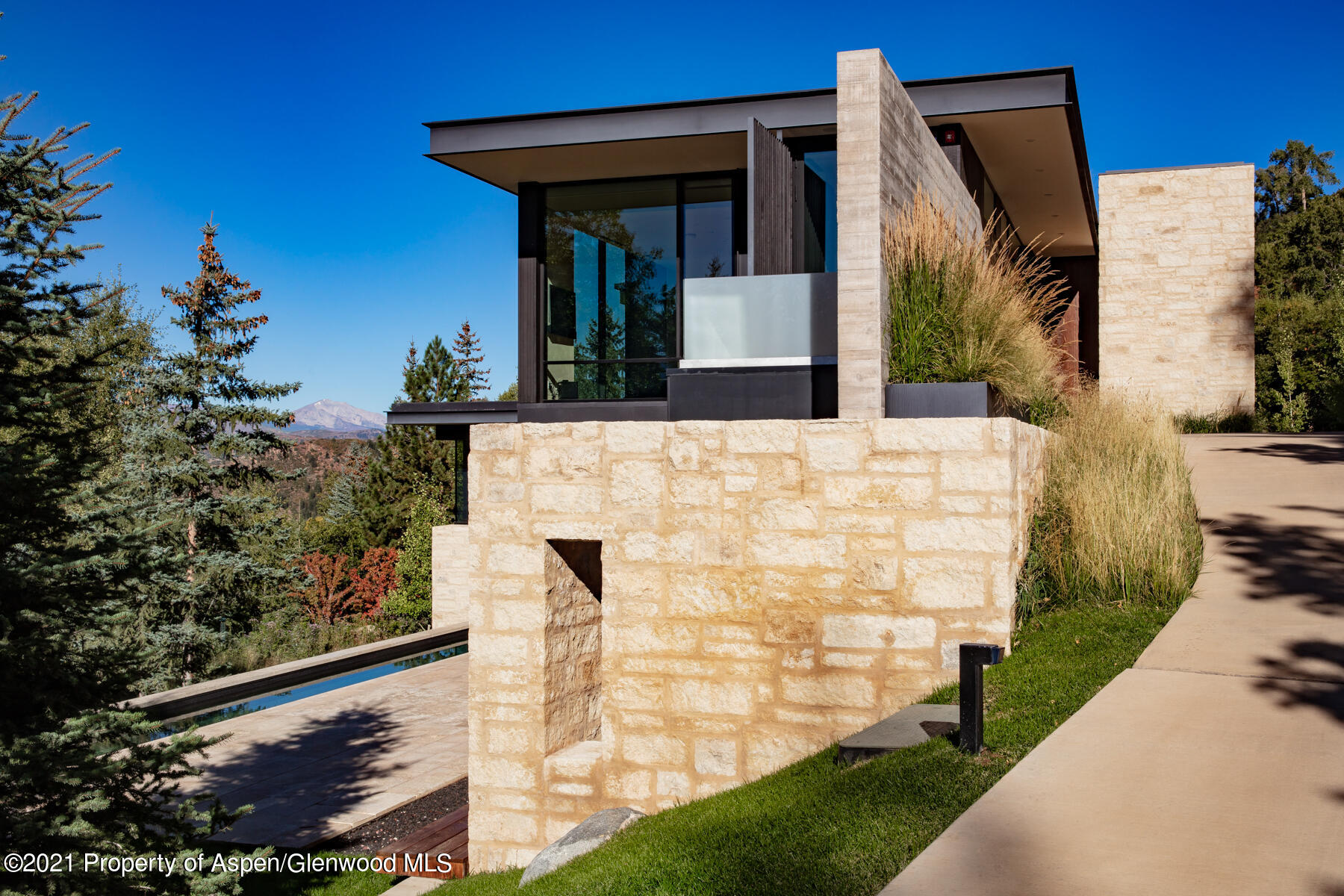 979 Red Mountain Road