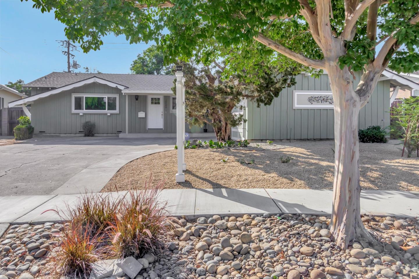 10640 E Estates Drive