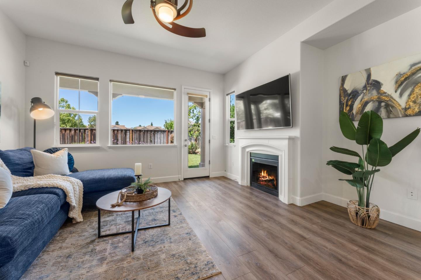 695 San Gabriel AVE