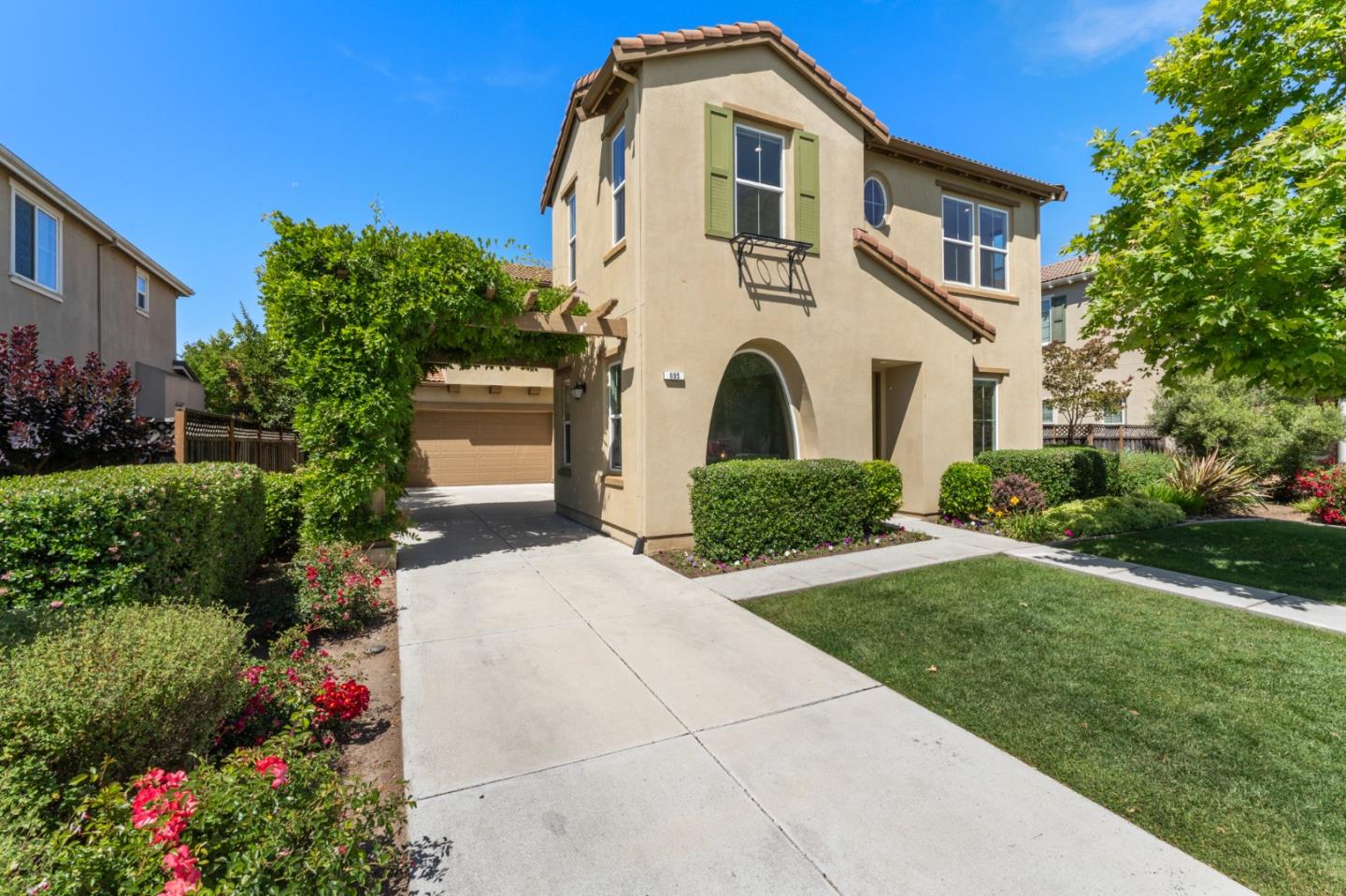 695 San Gabriel AVE