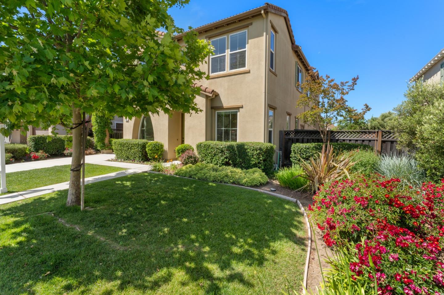 695 San Gabriel AVE