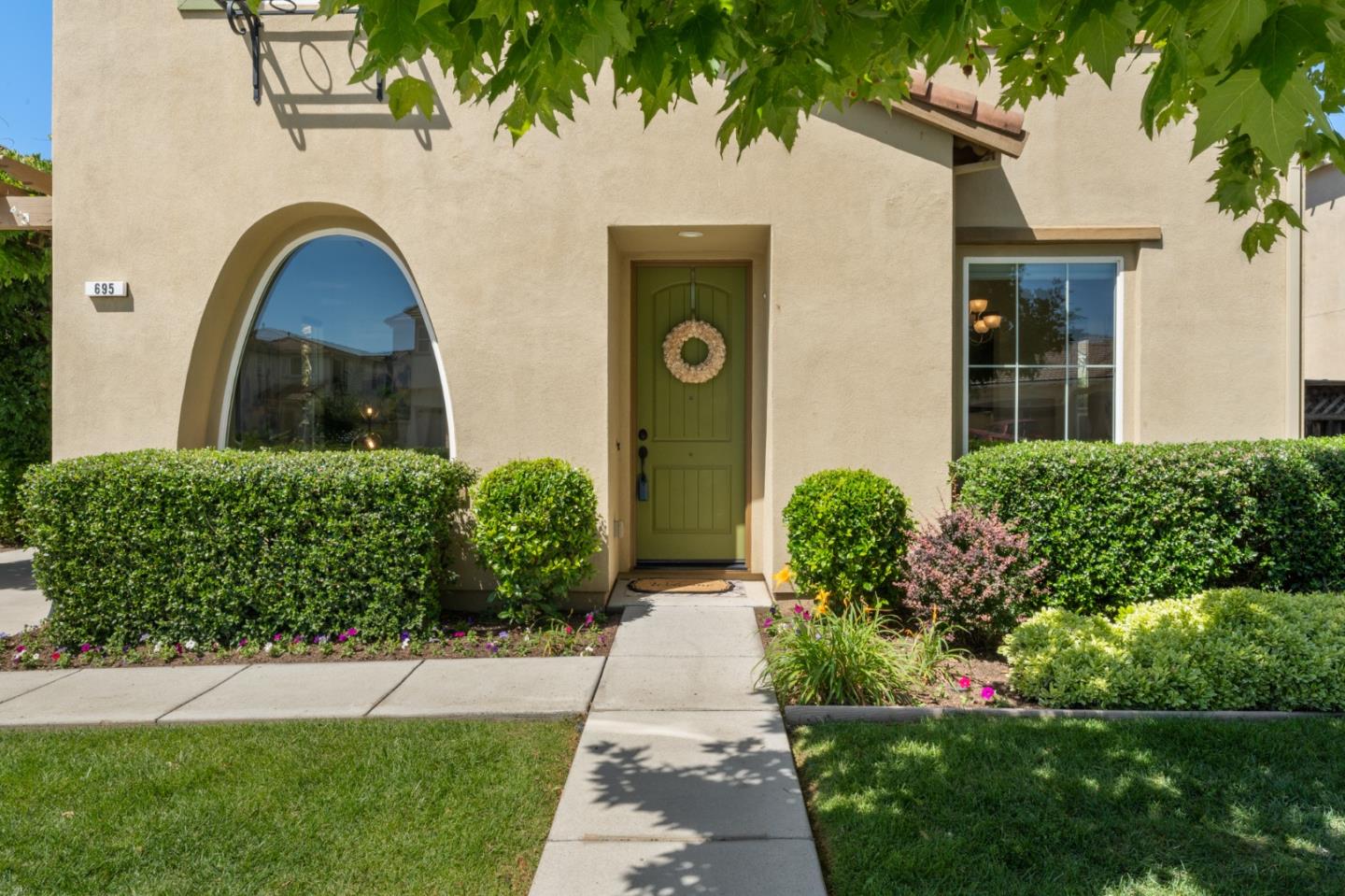 695 San Gabriel AVE