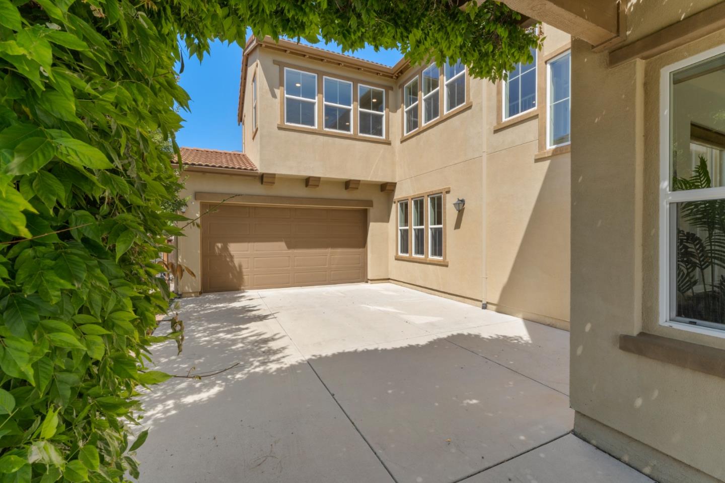 695 San Gabriel AVE