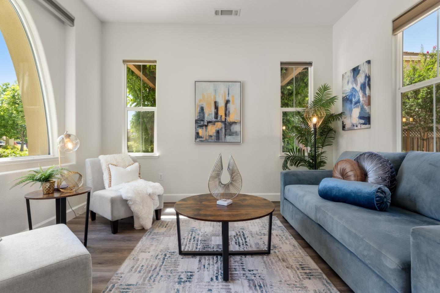 695 San Gabriel AVE