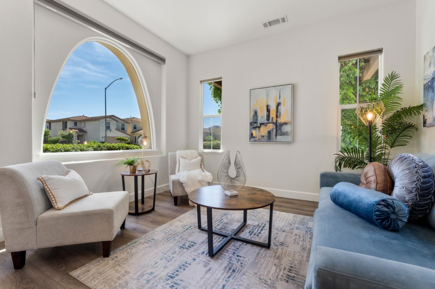 695 San Gabriel AVE