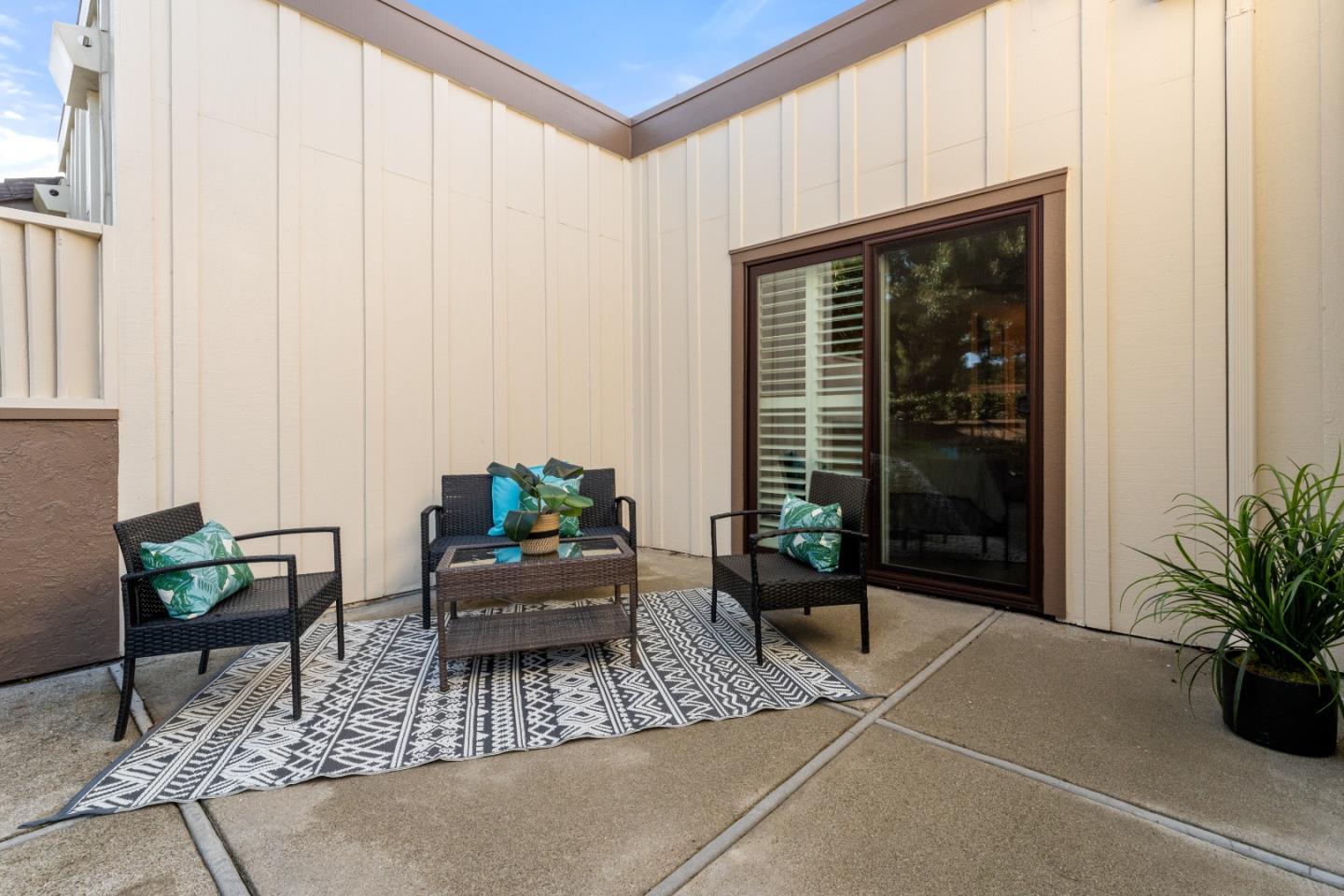 6249 Blauer LN