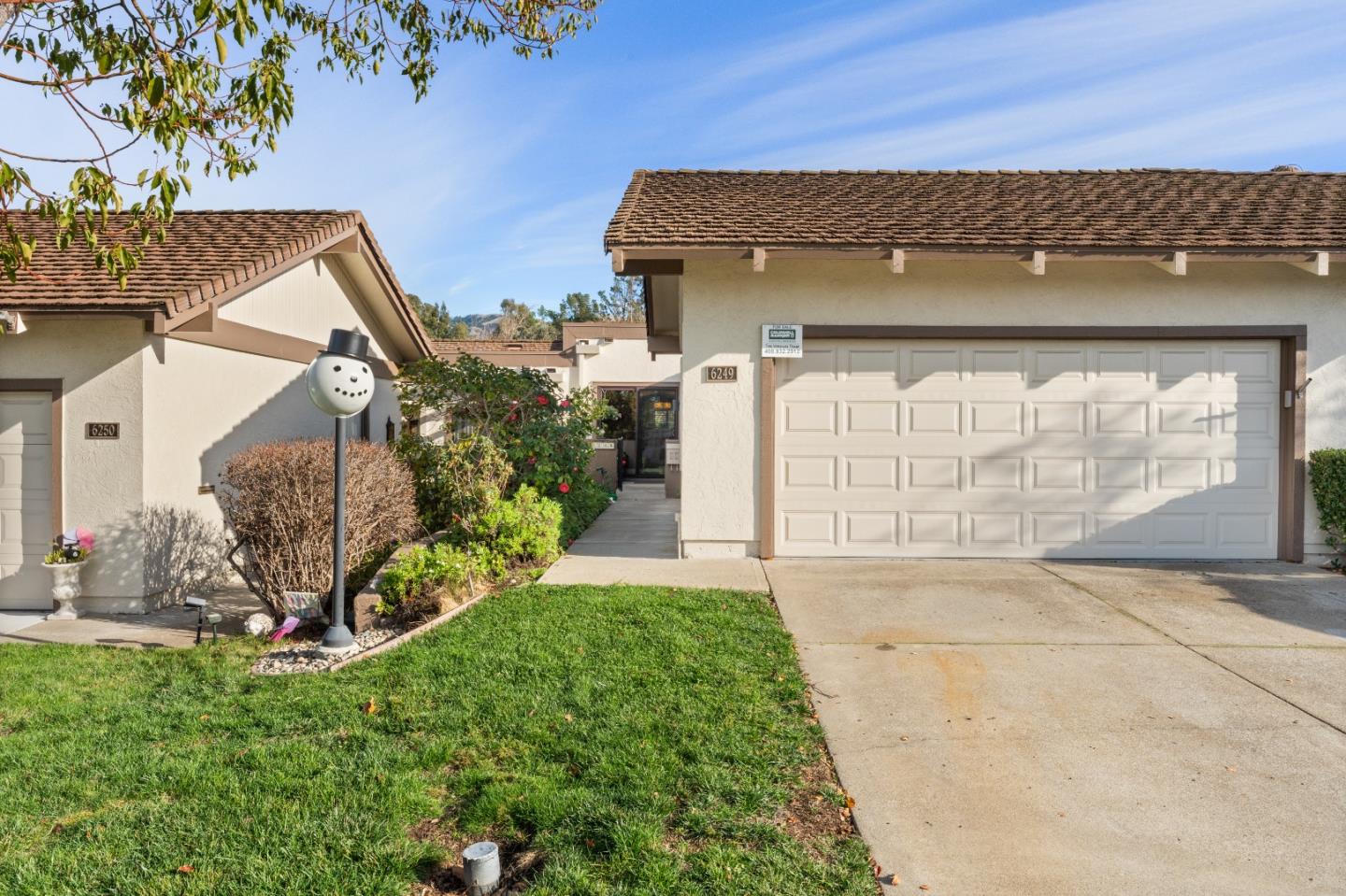 6249 Blauer LN