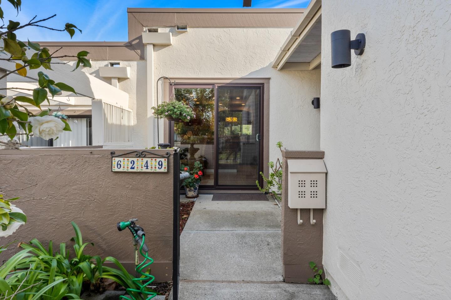 6249 Blauer LN