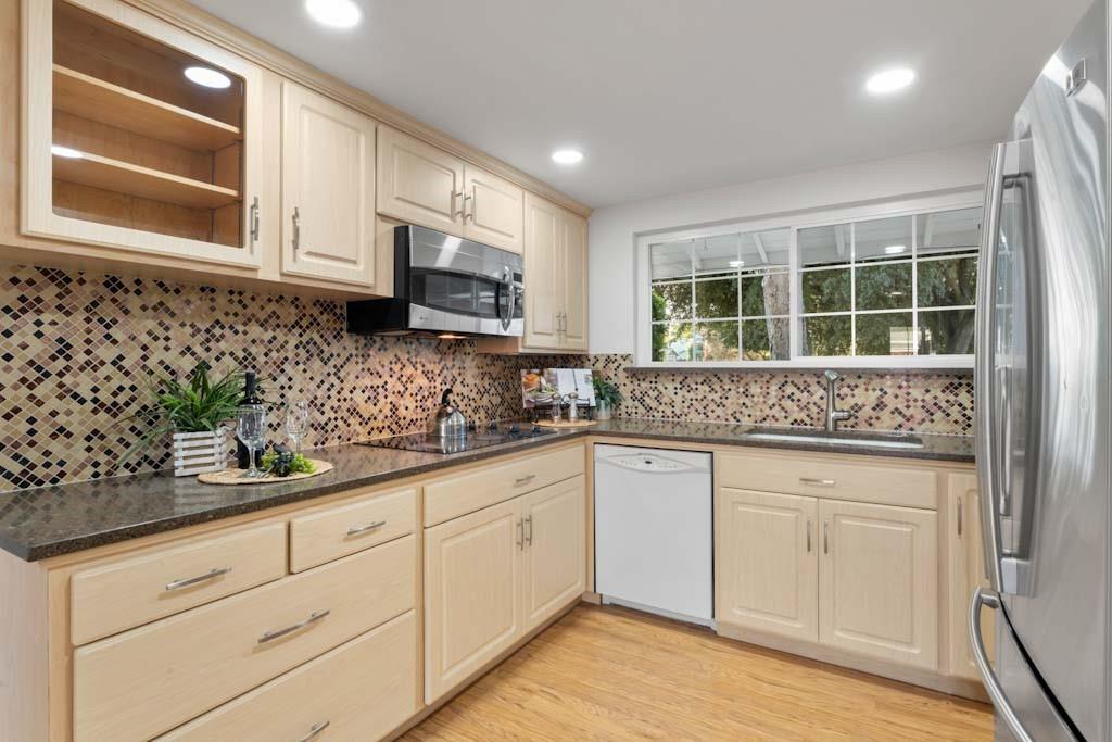 1148 Ginger LN
