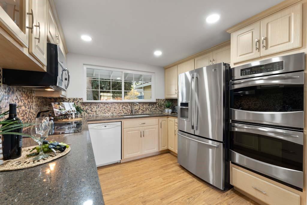 1148 Ginger LN