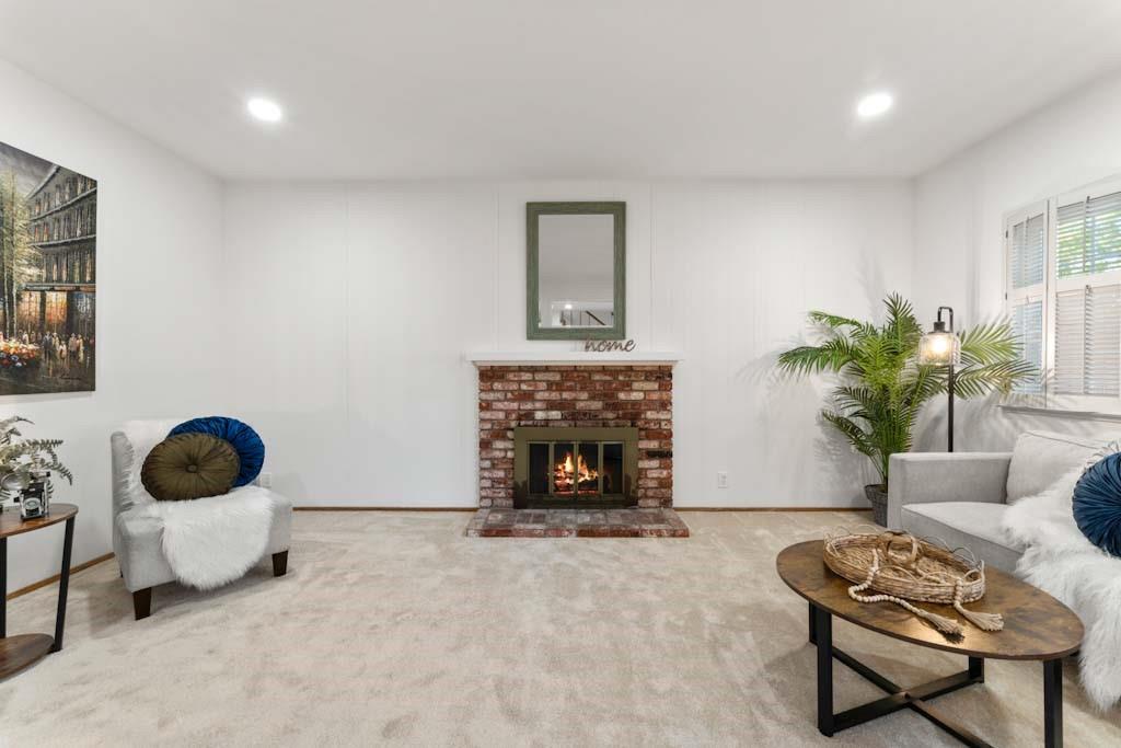 1148 Ginger LN
