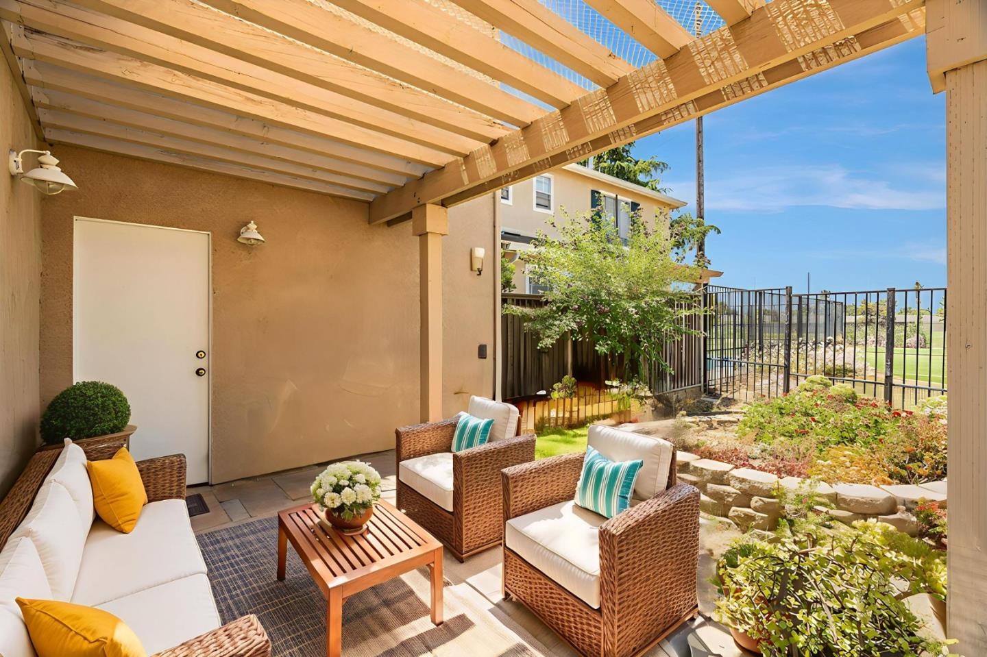 1517 Hermocilla Way