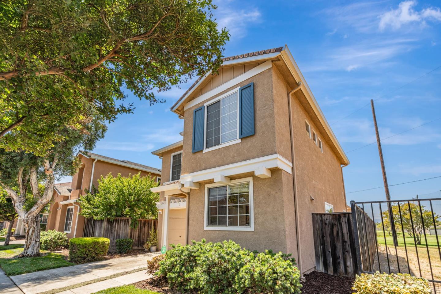 1517 Hermocilla Way