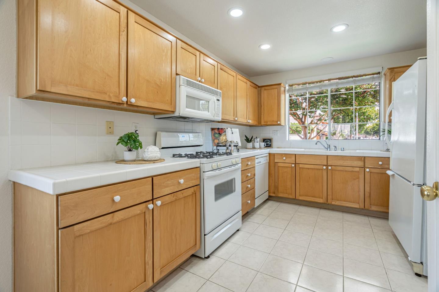 1517 Hermocilla Way