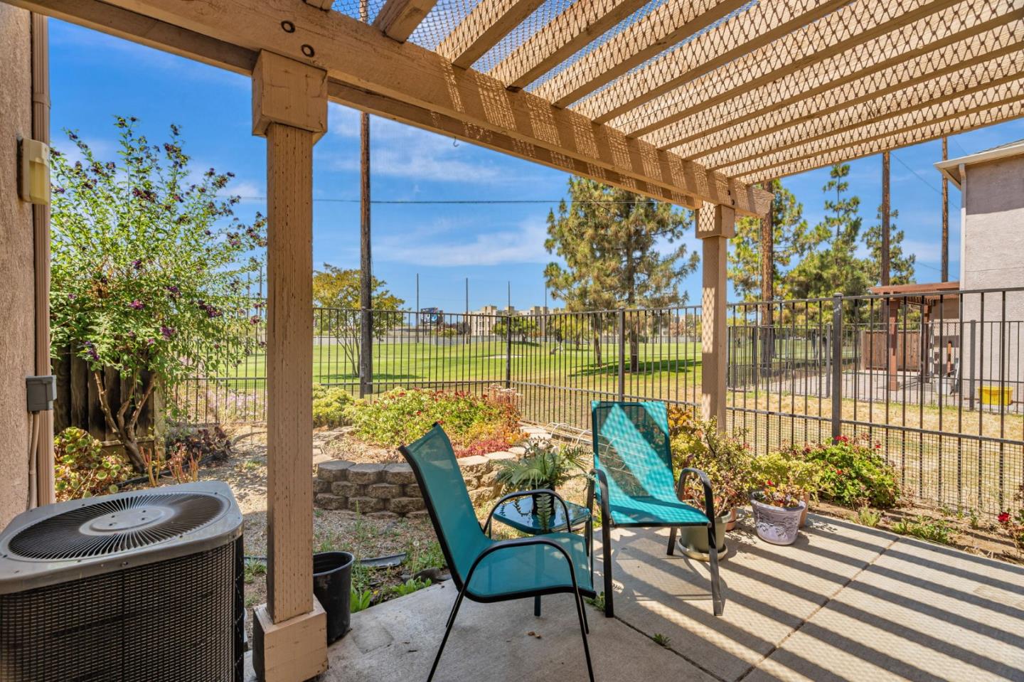 1517 Hermocilla Way