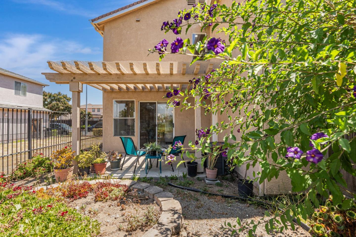 1517 Hermocilla Way