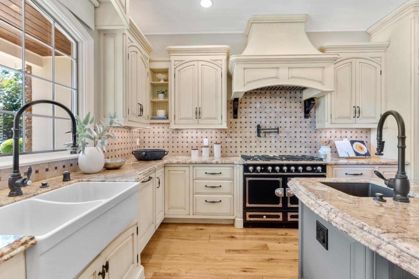 2512 Lansford Avenue