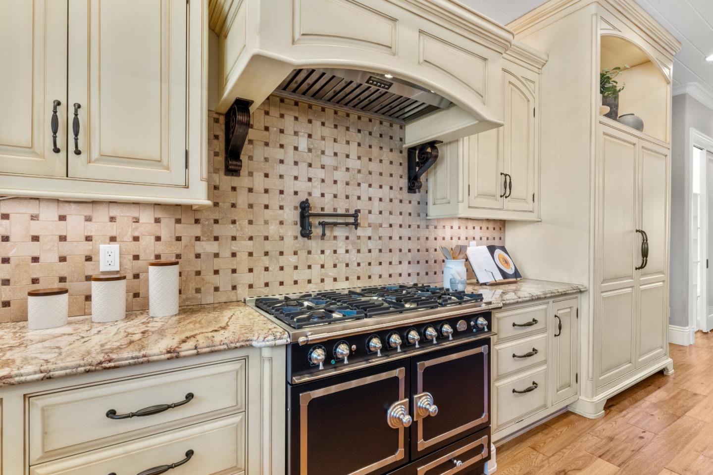 2512 Lansford Avenue