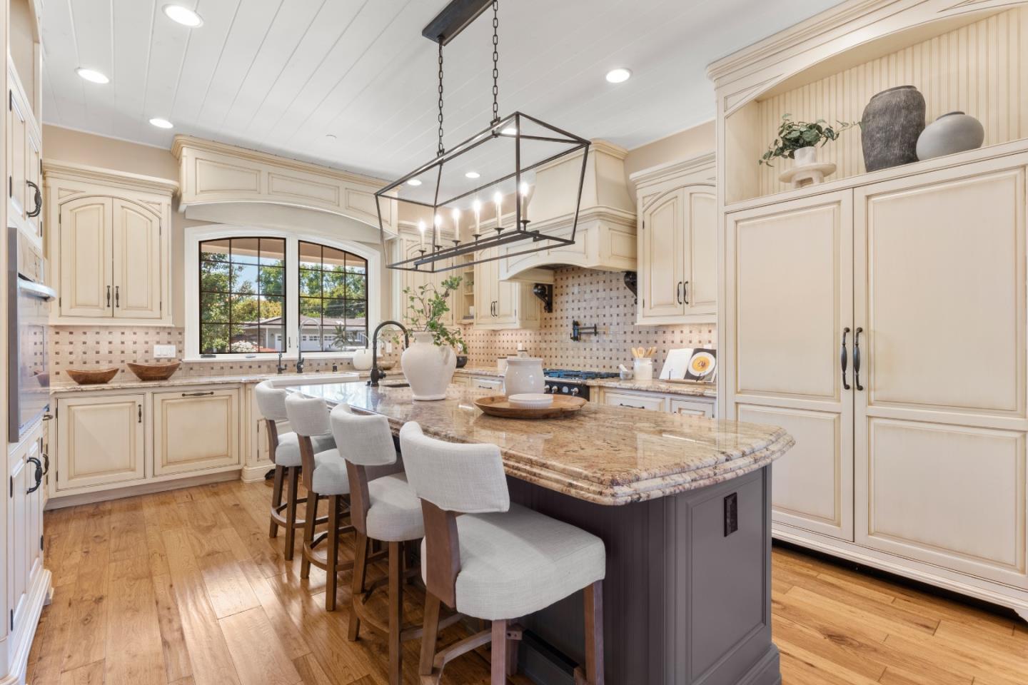 2512 Lansford Avenue