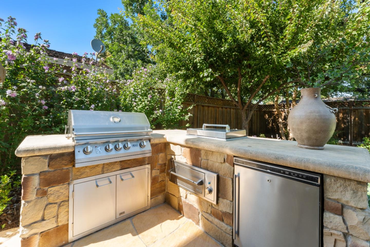 2512 Lansford Avenue