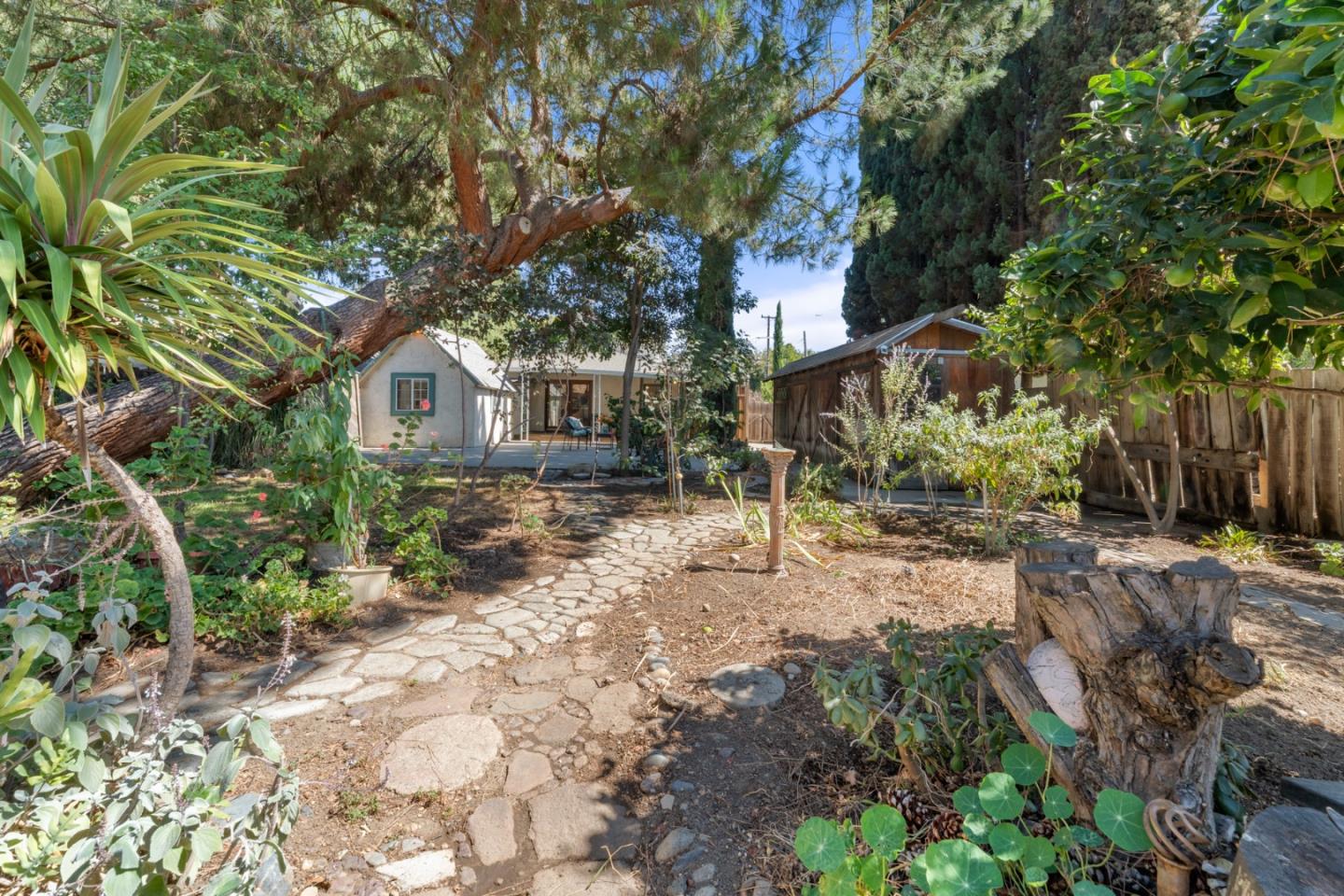 841 Willis Avenue