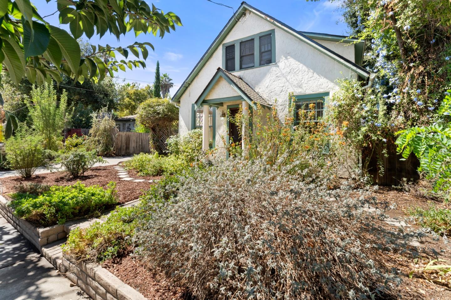 841 Willis Avenue