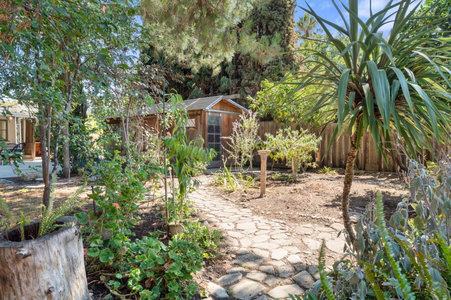 841 Willis Avenue