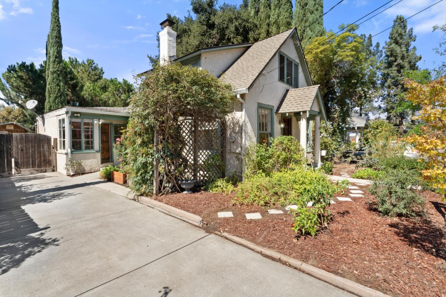 841 Willis Avenue