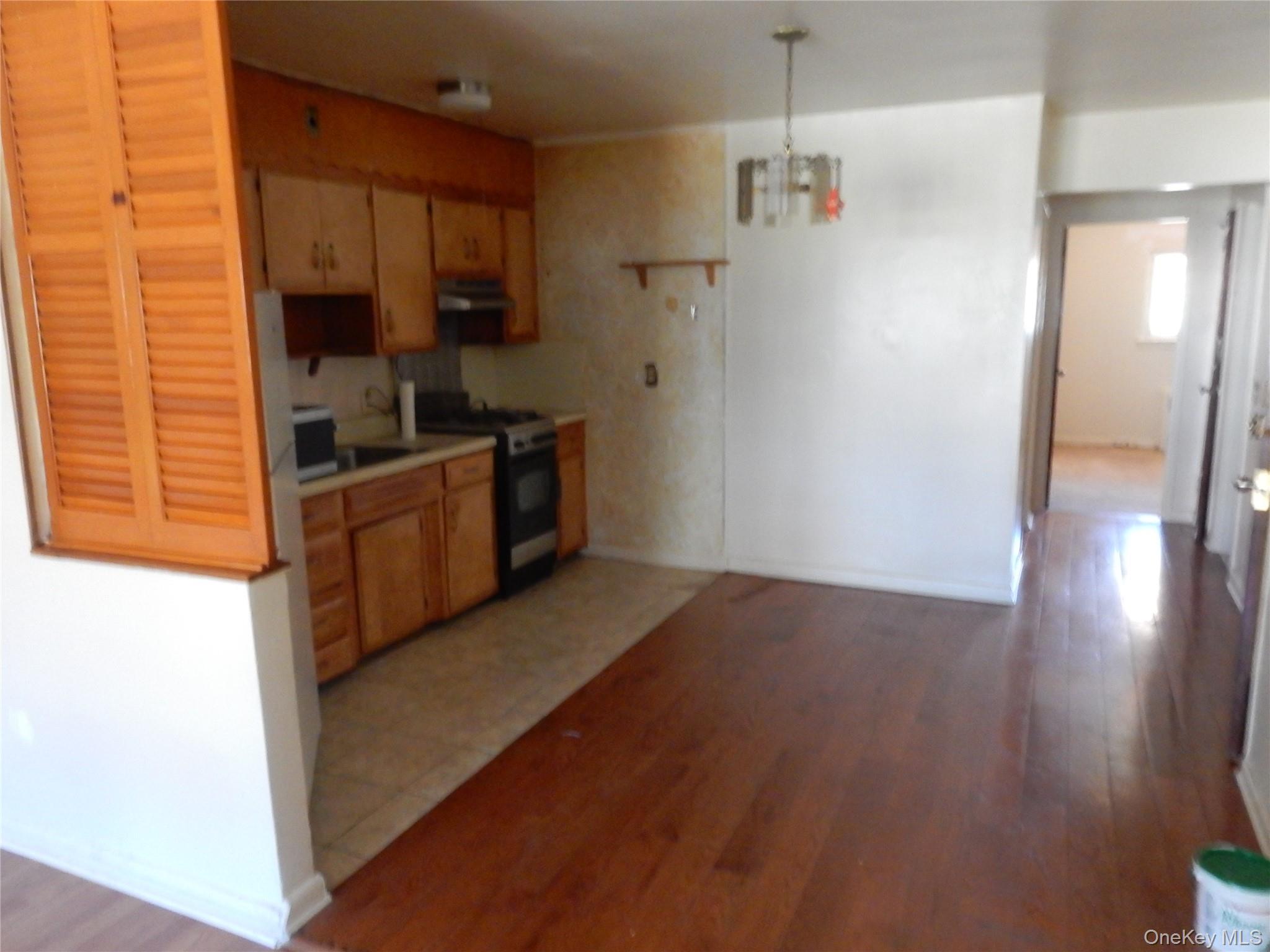 4044 Ave