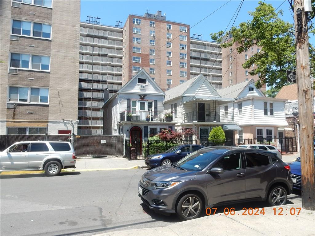 3854 Carpenter Avenue Unit: 4