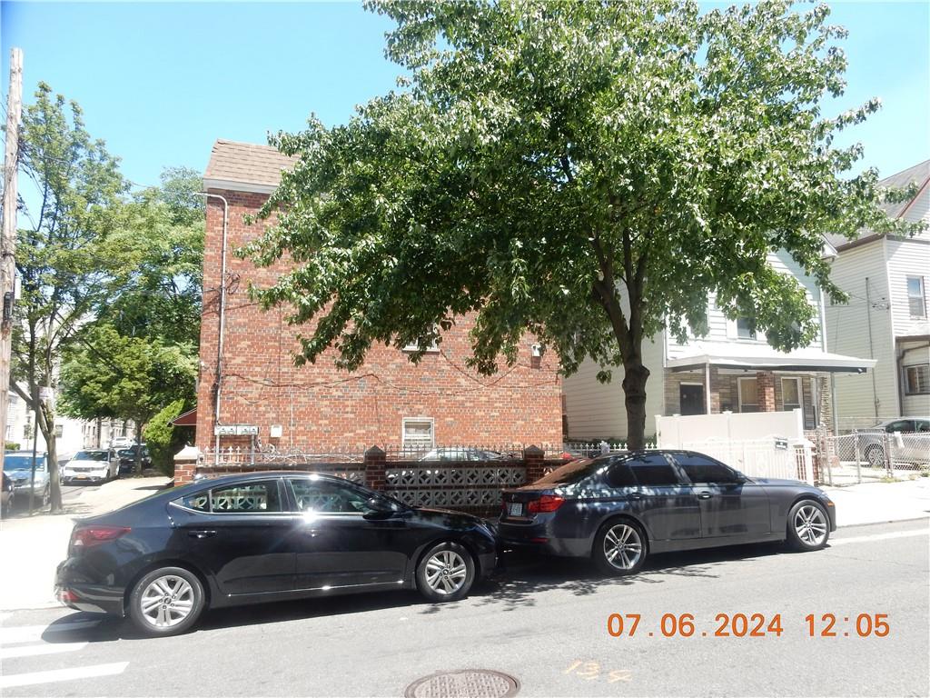 3854 Carpenter Avenue Unit: 4