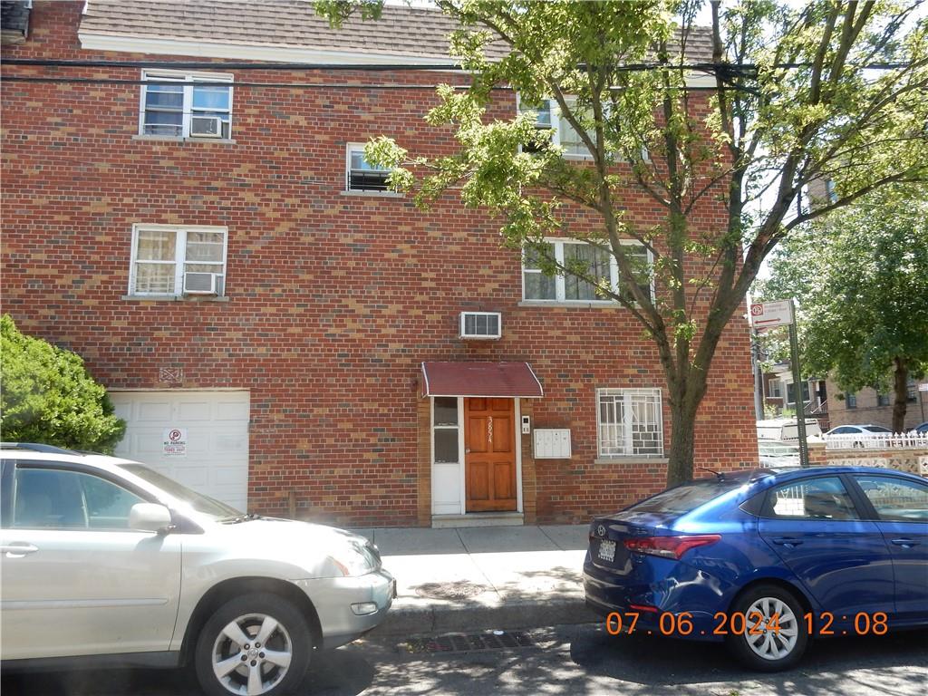 3854 Carpenter Avenue Unit: 4