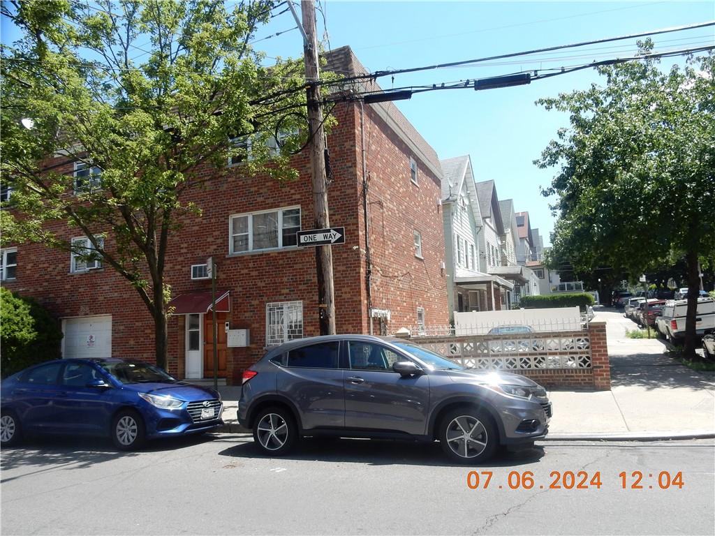 3854 Carpenter Avenue Unit: 4