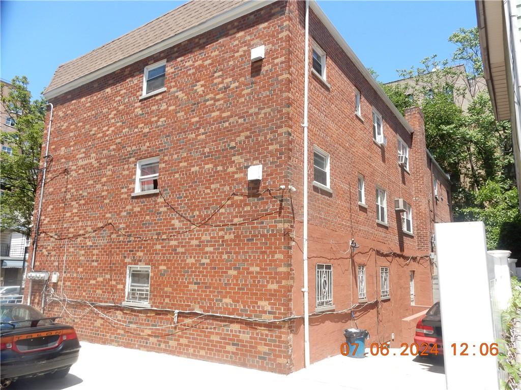 3854 Carpenter Avenue Unit: 4