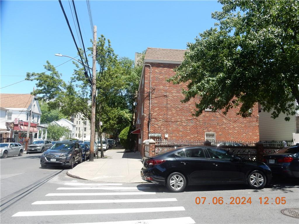 3854 Carpenter Avenue Unit: 4
