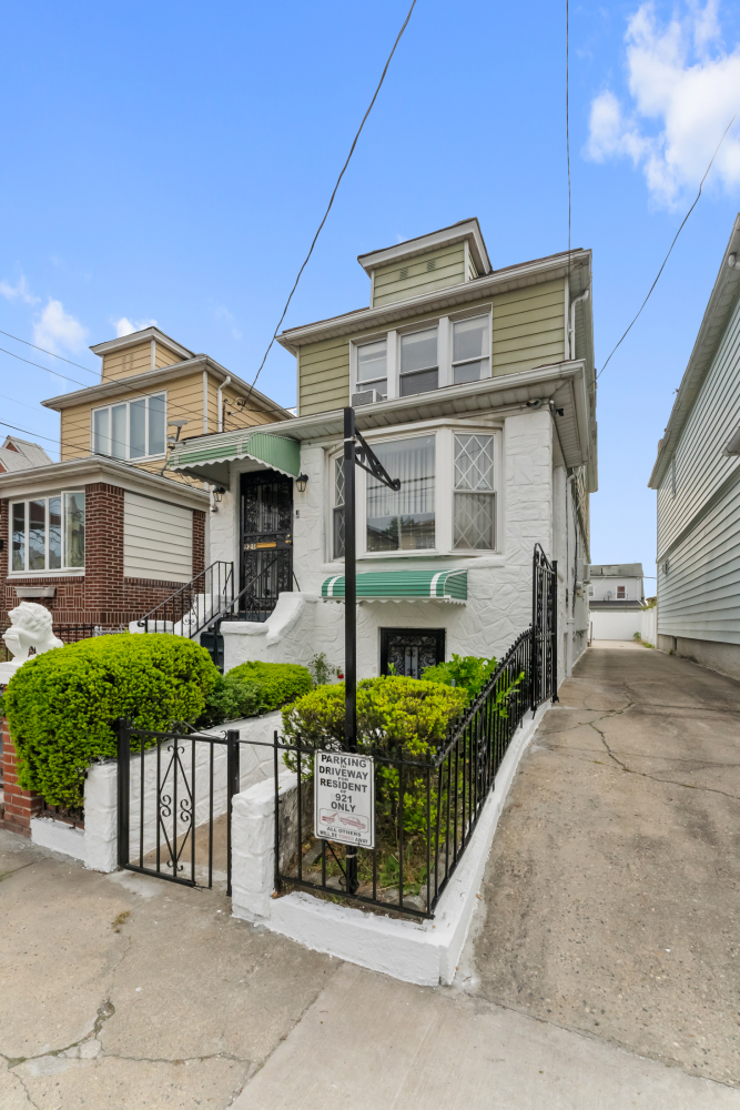 921 E 48TH Street