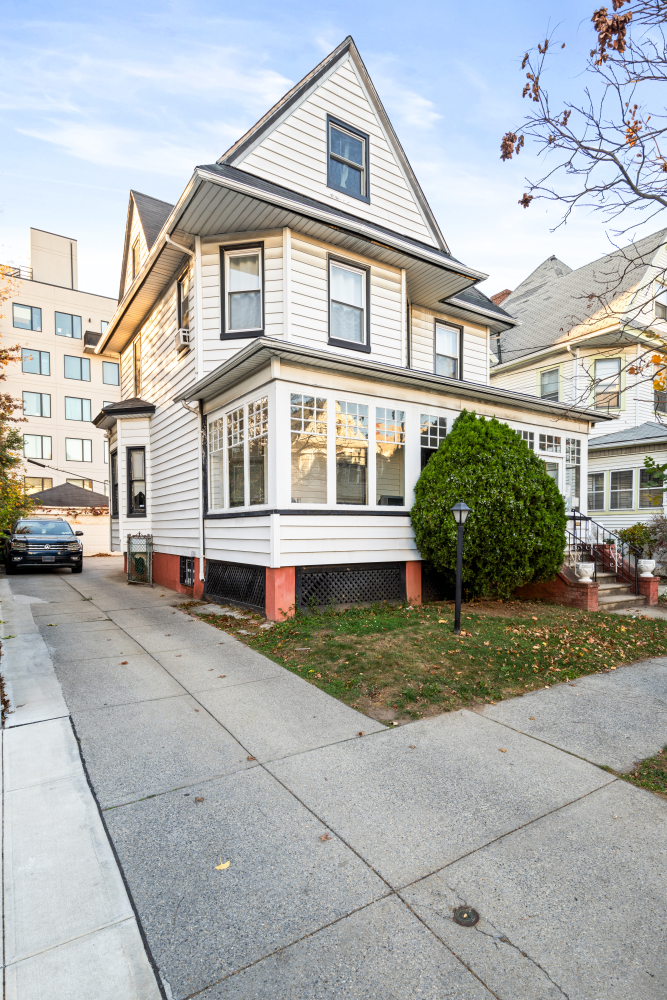 890 E 34TH Street